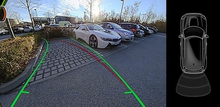 Rear-view of parking spot and range of view with the rear-view camera of the MINI Oxford Edition.