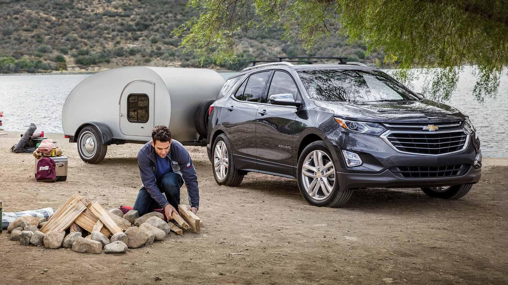 A White 2019 Equinox performance.
