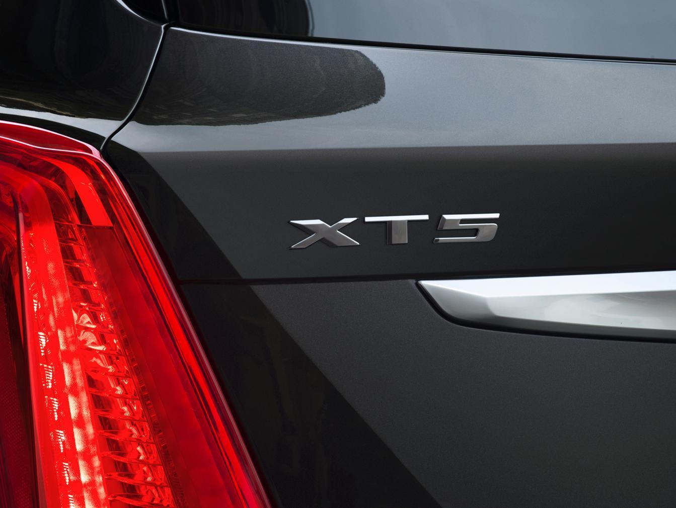 CADILLAC XTS SEDAN FEATURES