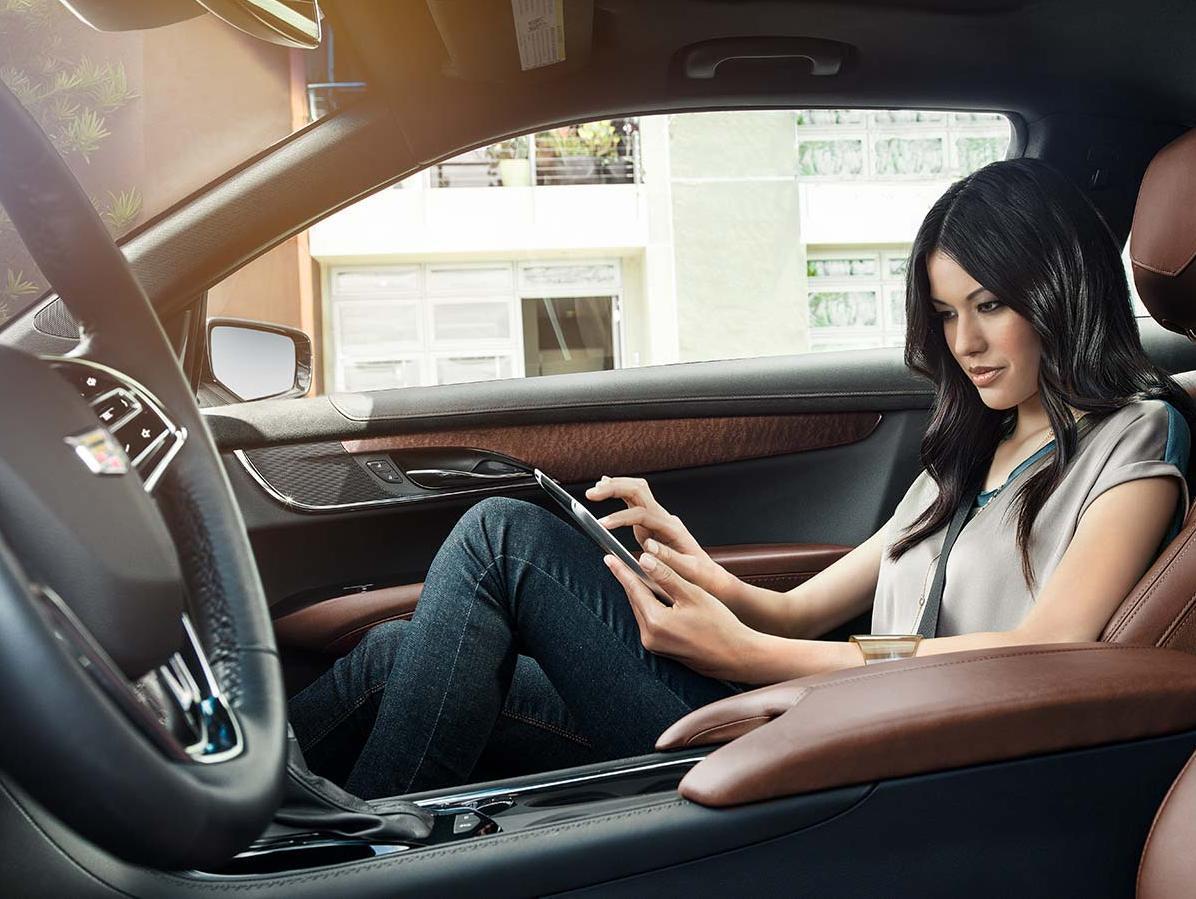 CADILLAC CTS LUXURY SEDAN FEATURES