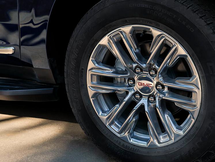 2021 GMC Yukon SLE SLT Full size SUV Exterior Wheel View