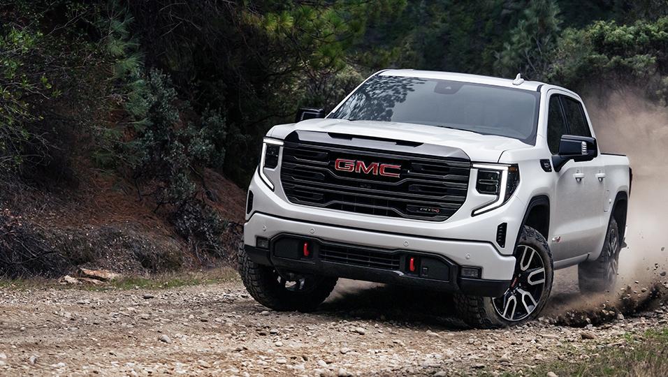 Sierra 1500's powerful profile and distinctive stance turn heads and make a statement on the jobsite, out on the town or wherever life leads you. Sierra 1500's powerful profile and distinctive stance turn heads and make a statement on the jobsite, out on the town or wherever life leads you.