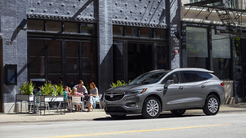 2020 Buick Enclave mix-size luxury SUV MOV Gallery Exterior restaurant view