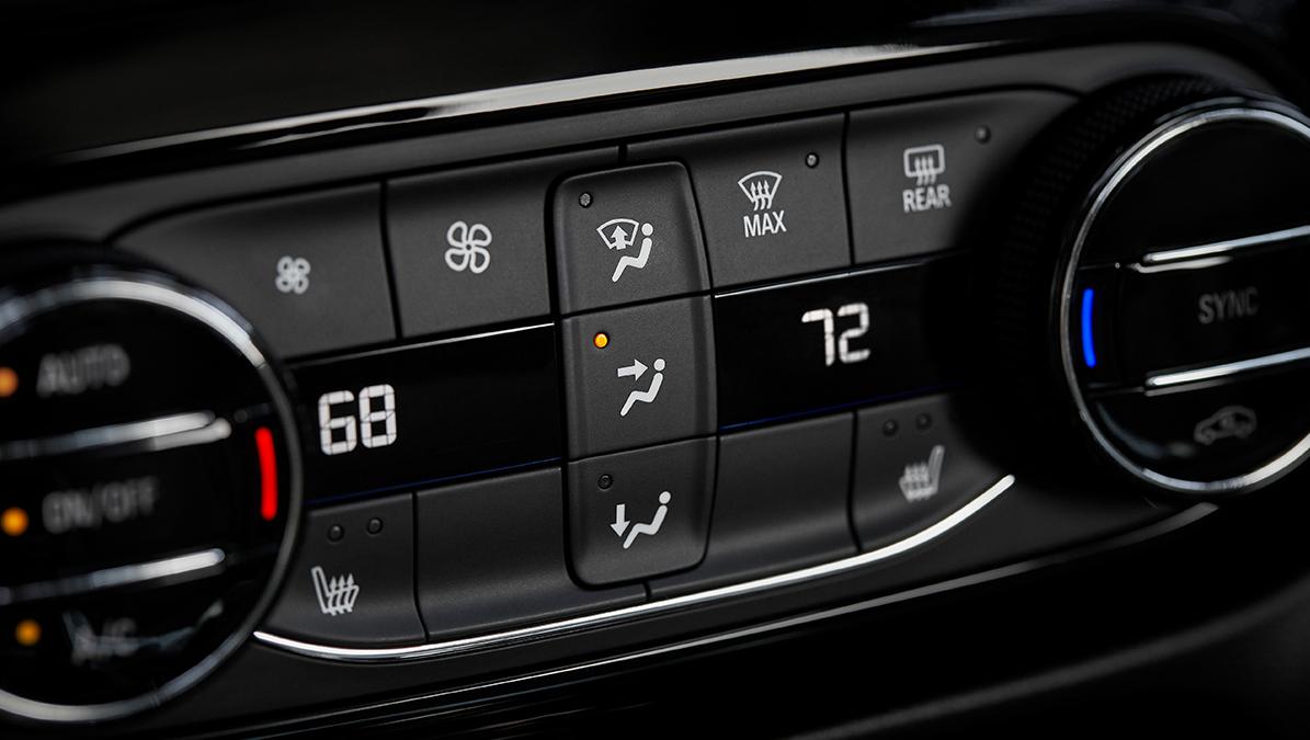 2023 Buick Encore GX interior technology. 2023 Buick Encore GX interior technology.