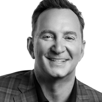Black & white portrait of Clinton Kelly.