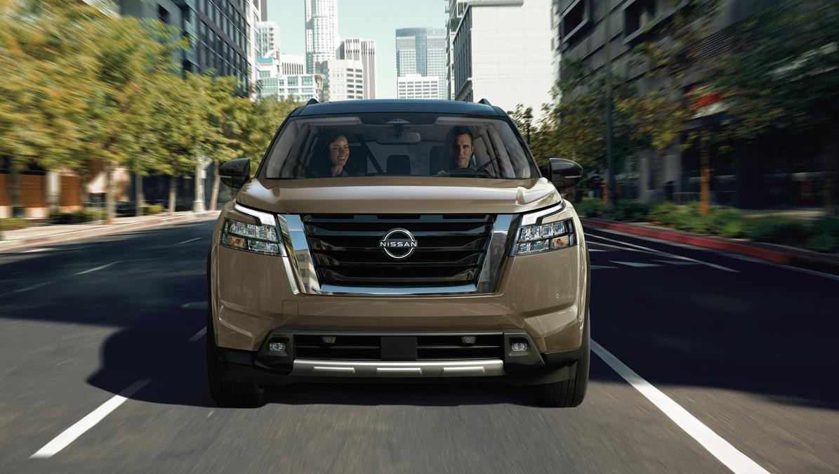 Front shot of a Nissan Pathfinder on a city street