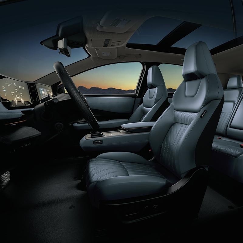 2025 Nissan ARIYA interior front seats