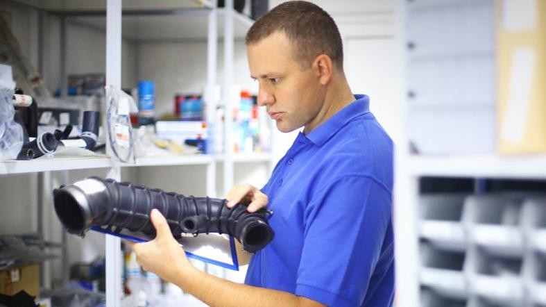 Parts advisor in a stock room