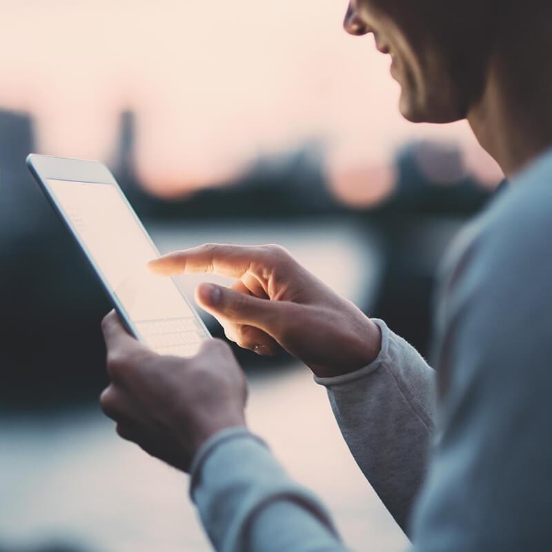 Man using a tablet computer