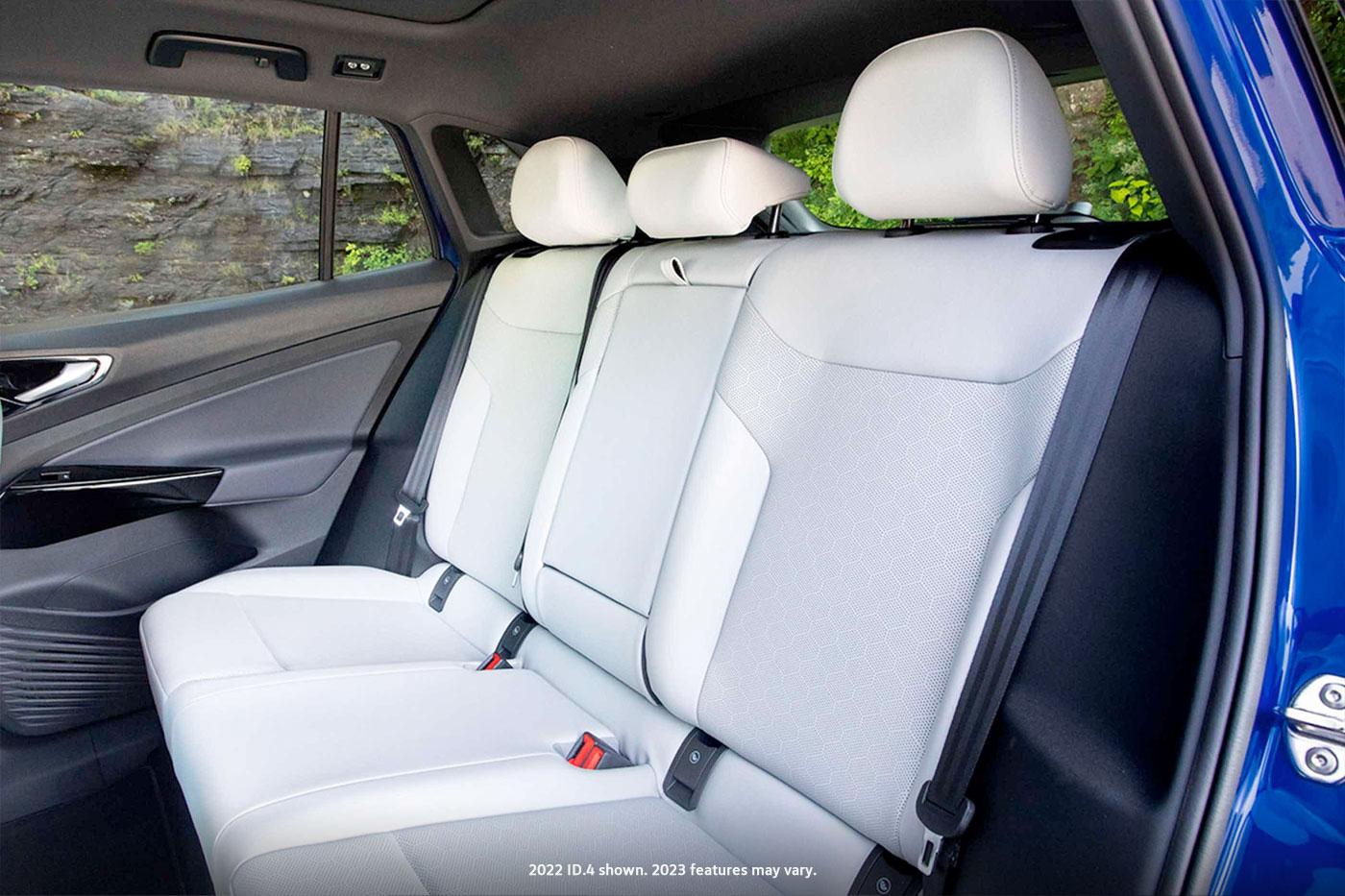 A parked ID.4 in Dusk Blue Metallic, with focus on the rear seating.
