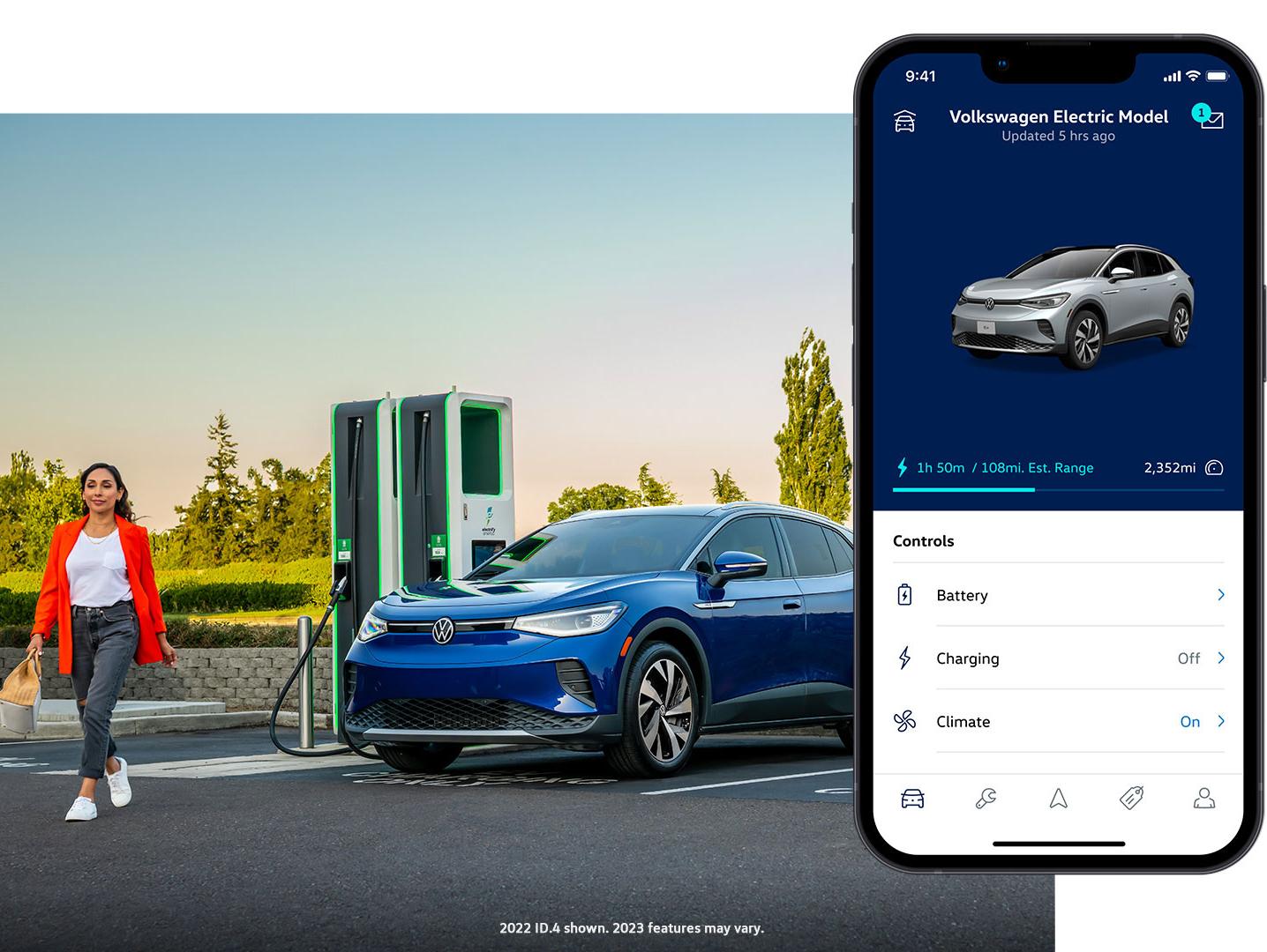 A woman walking away from a parked ID.4 in Dusk Blue Metallic on a charging station. The MyVW app is displayed on a superimposed mobile phone.