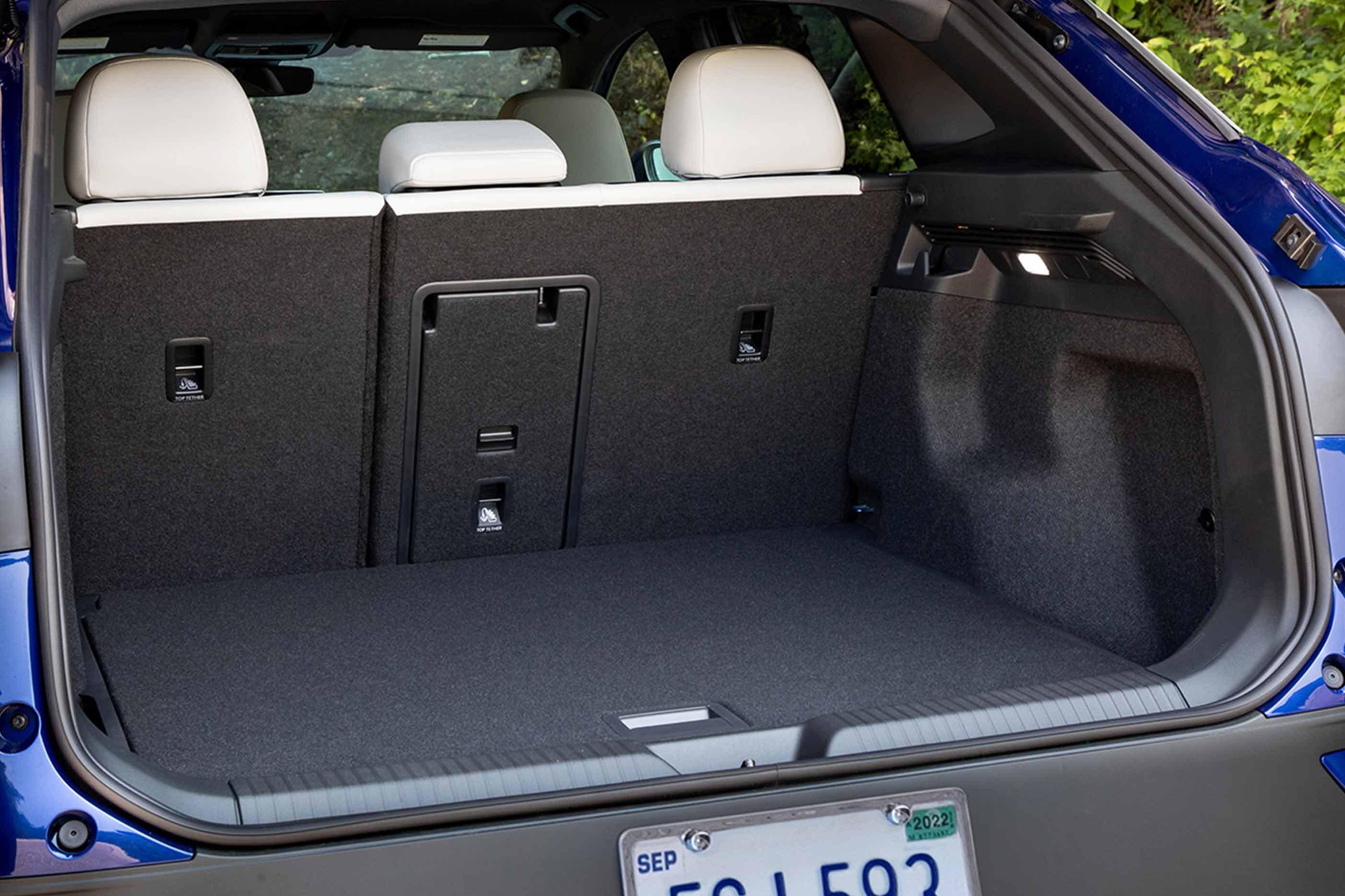 A close-up shot of the cargo space of an ID.4 in Dusk Blue Metallic