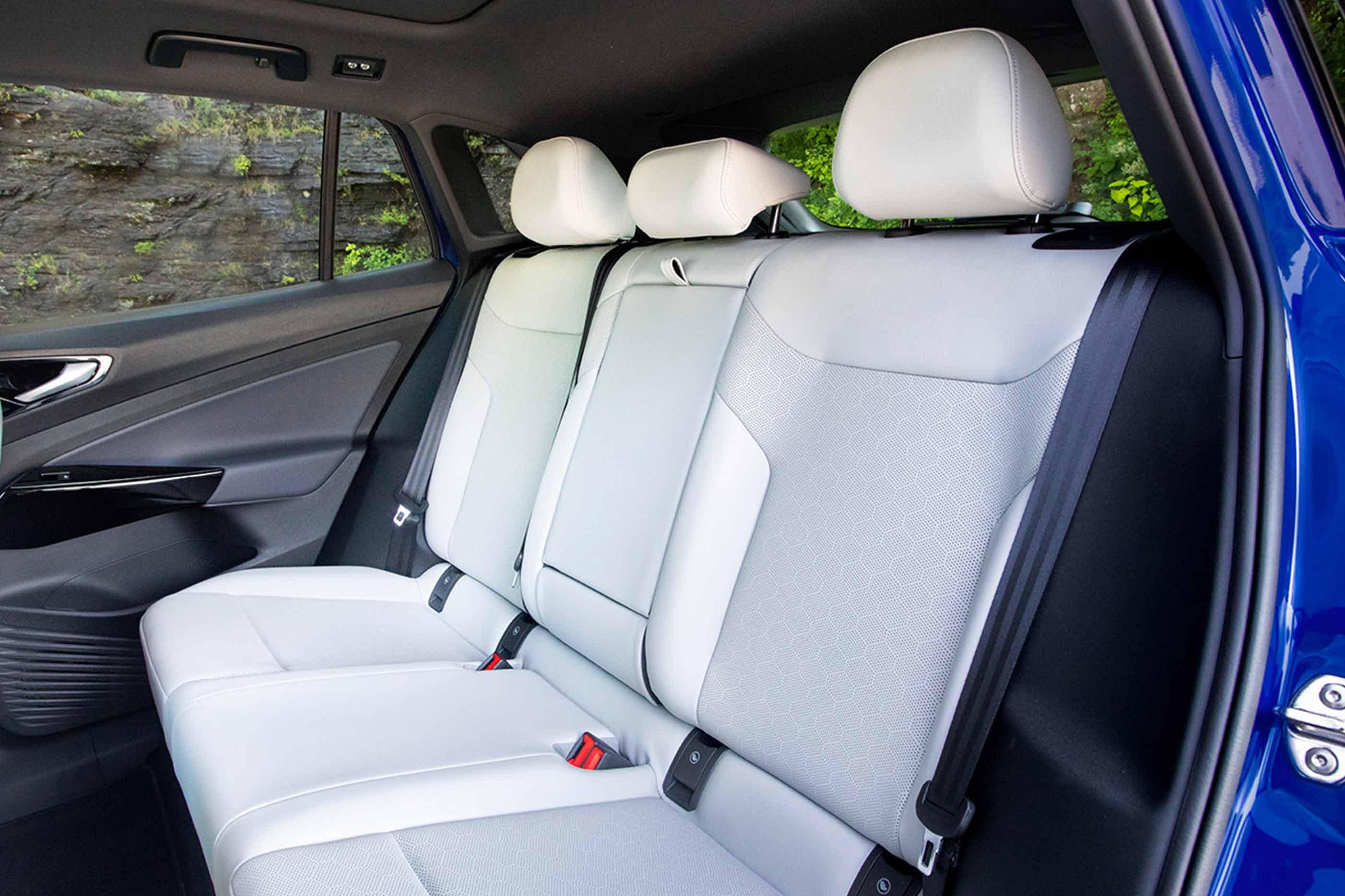 A parked ID.4 in Dusk Blue Metallic, with focus on the rear seating.