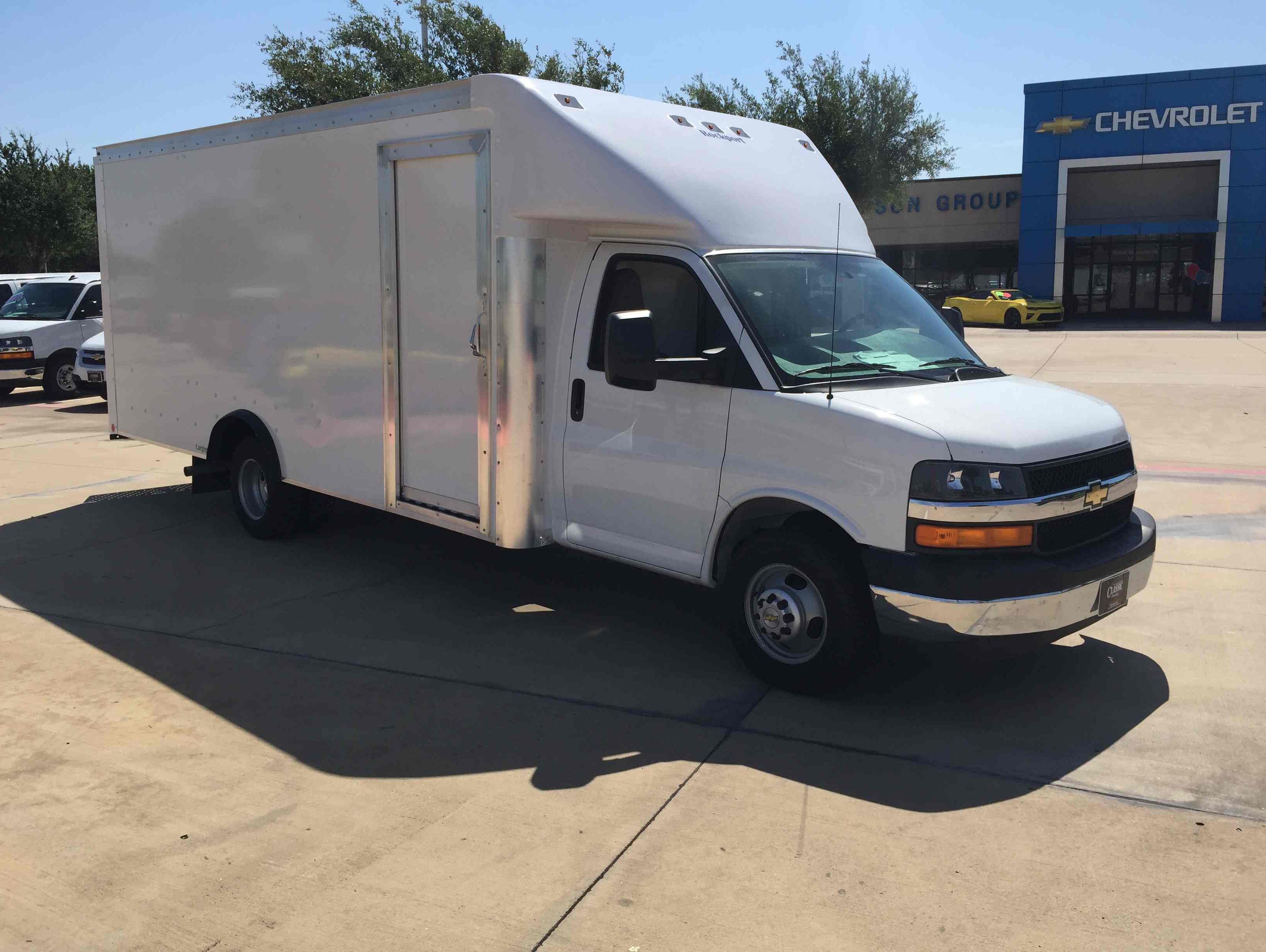 Parcel Delivery Step Van Sales for Logistics Home Delivery Contractors