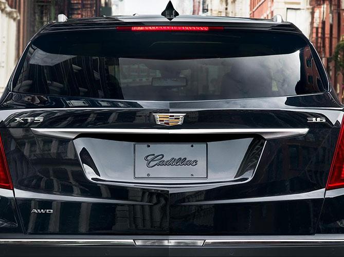 CADILLAC XT5 LUXURY CROSSOVER FEATURES