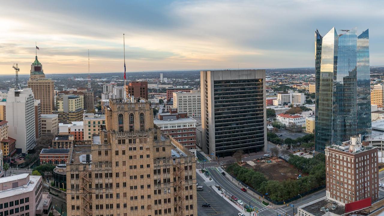 Cavender Grande Ford is a San Antonio Ford dealer and a new car and used car San Antonio TX Ford