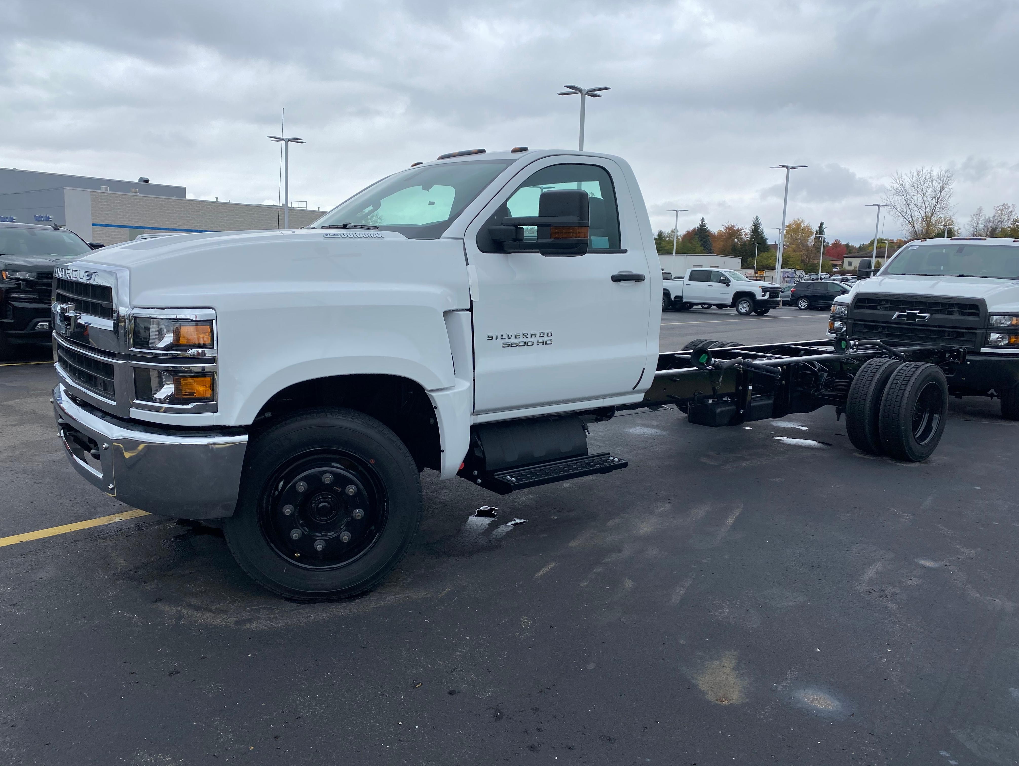 Featured Silverado Chassis Cabs at Berger