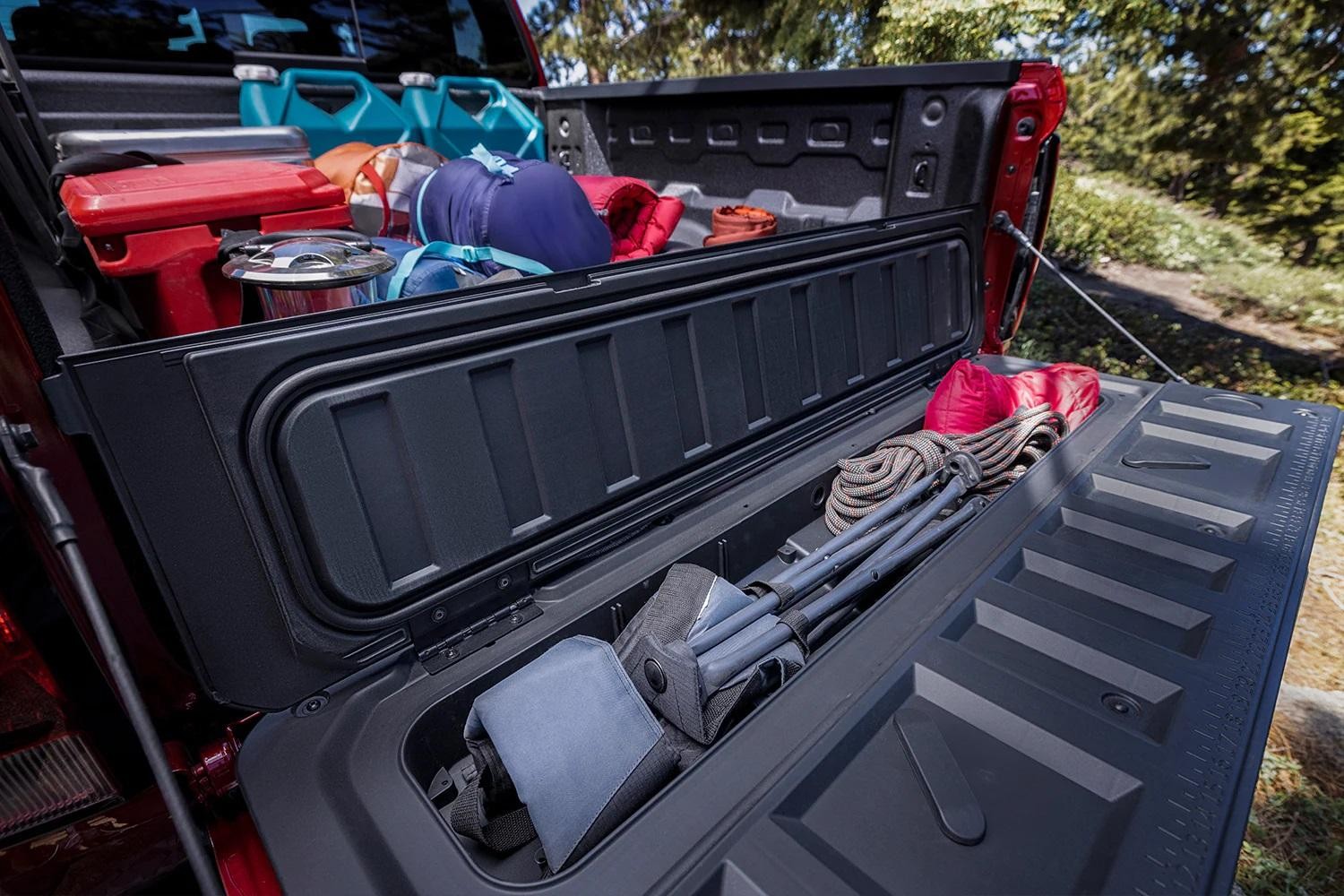2023 Colorado - INTEGRATED TAILGATE STORAGE