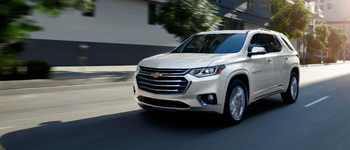 2023 chevrolet traverse side view
