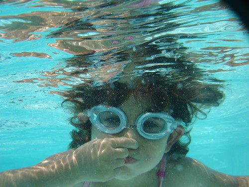 kid under water