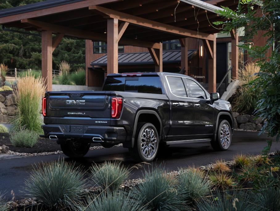 2023 GMC Sierra 1500 Rear Driveway
