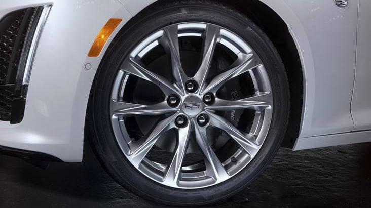 Optimally designed, the alloy wheels harmonize form and function, aesthetics and engineering.