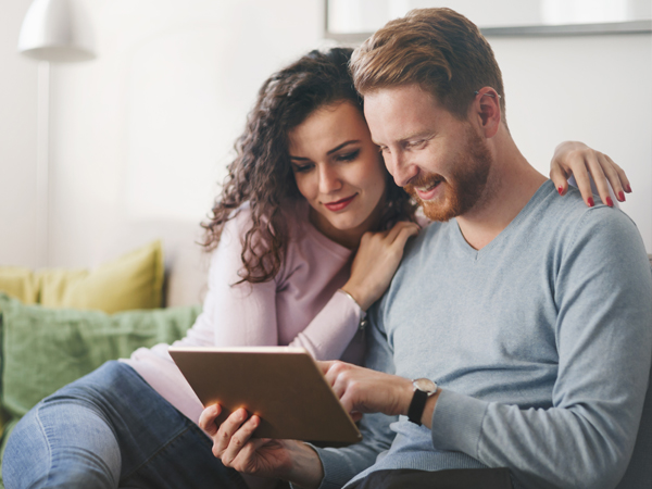 Couple buying car online