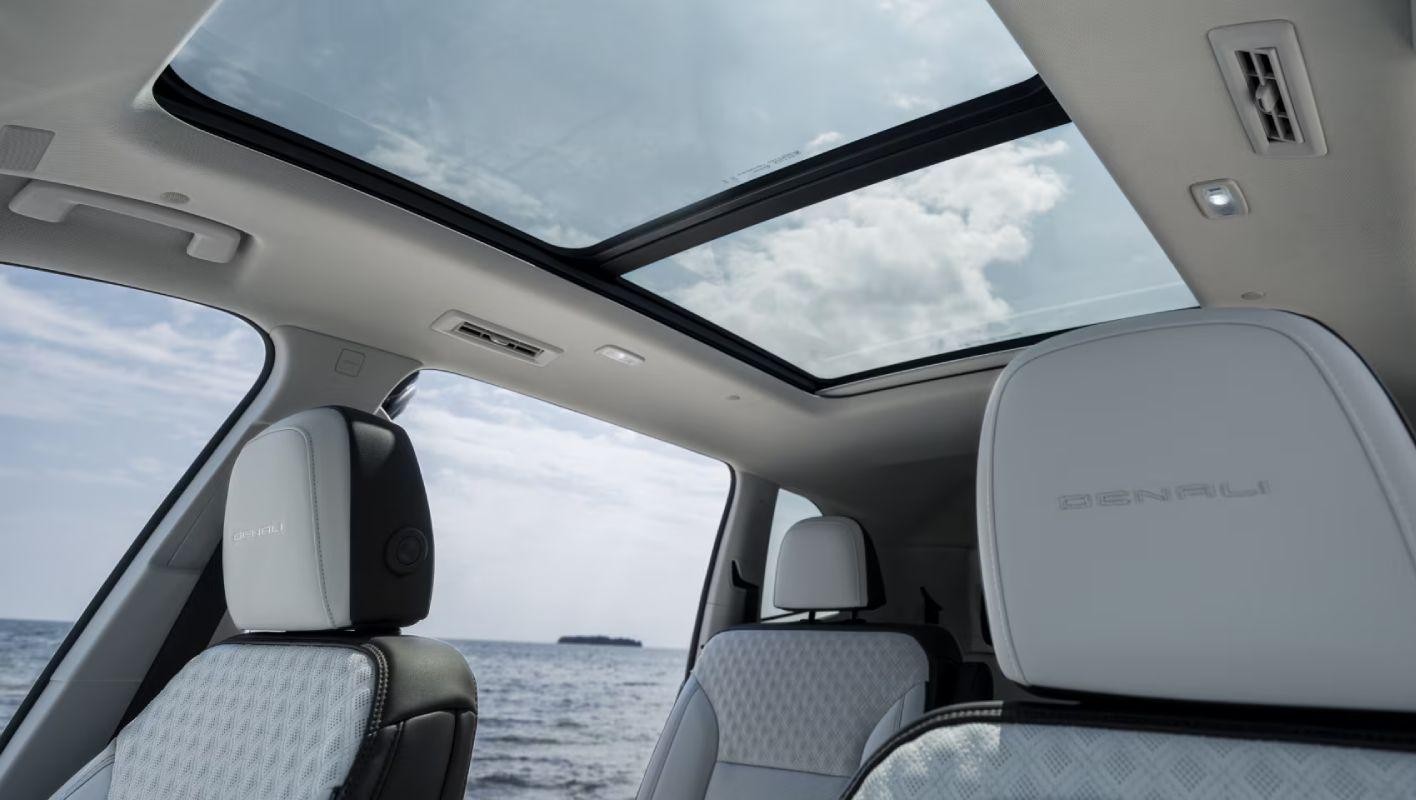 2025 GMC Acadia sunroof