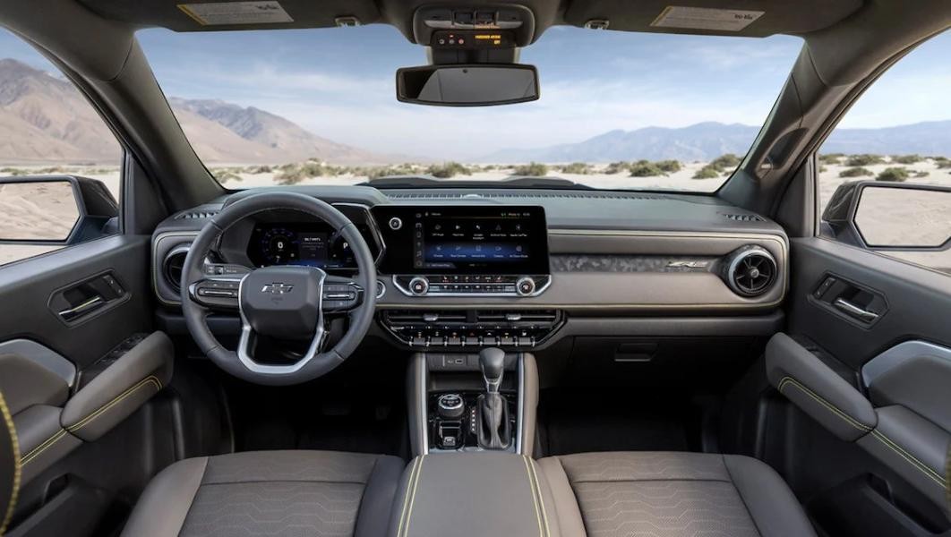 2023 Chevy Colorado Front seat