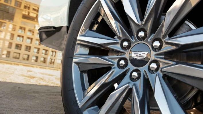 2022 Cadillac Escalade Wheel close up