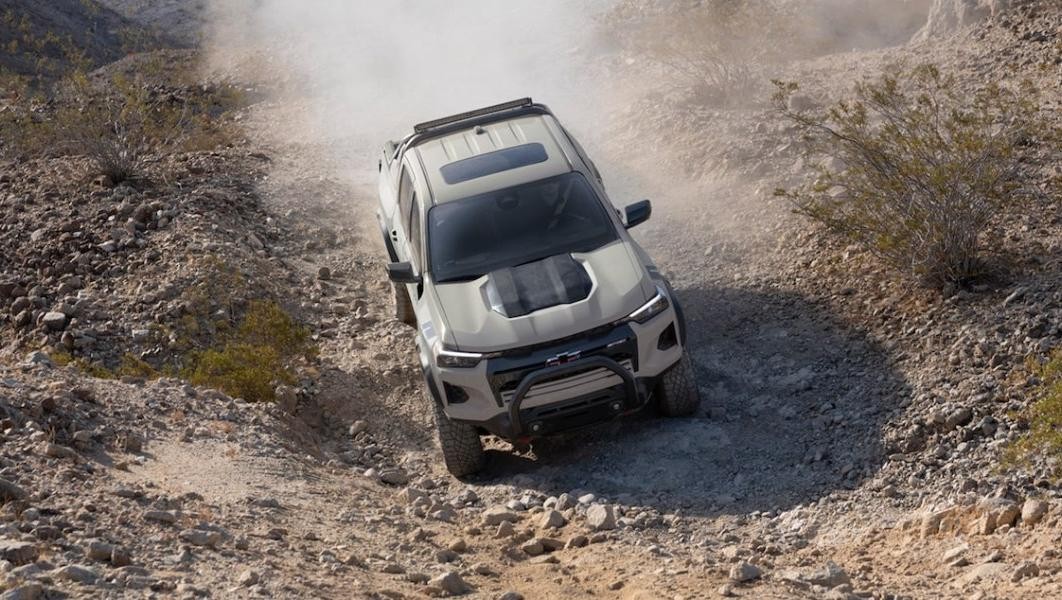 2023 Chevy Colorado driving on rocks 