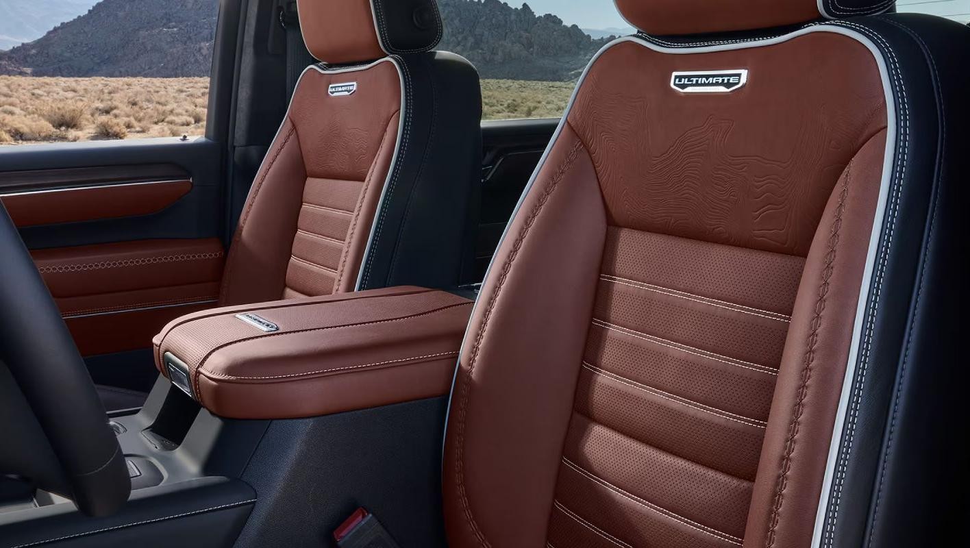 2025 GMC Sierra HD front seats