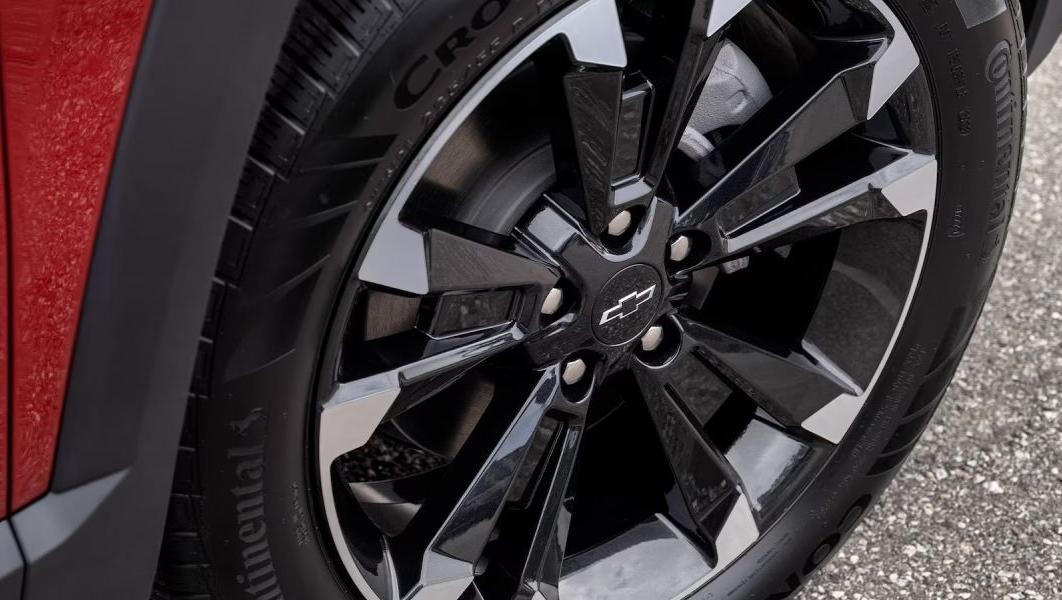 2025 Chevy Equinox wheel