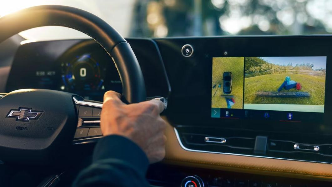 2025 Chevy Equinox Infotainment center