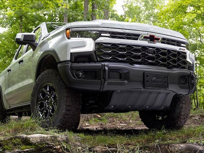 Silverado ZR2 Bison Exterior Front 