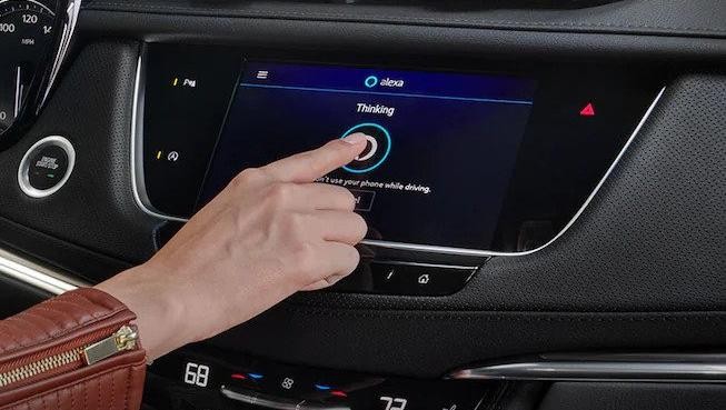 2023 XT5 Tech & Infotainment Center