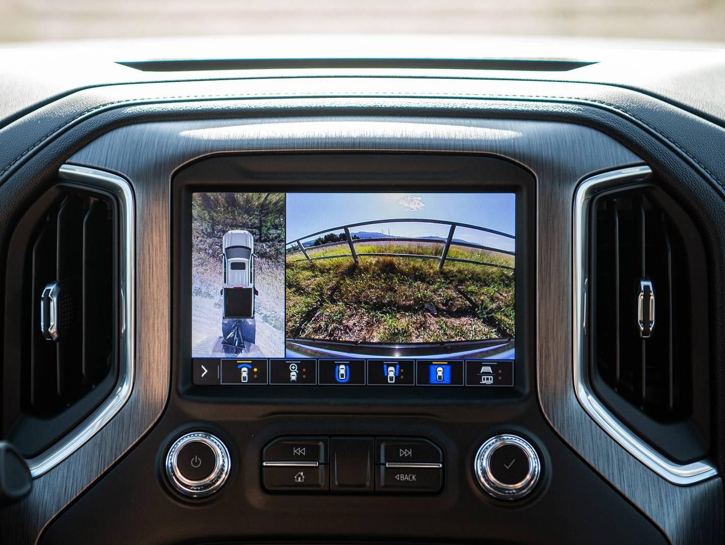 2023 GMC Sierra 3500 HD | Photo | Interior Center Console Camera 