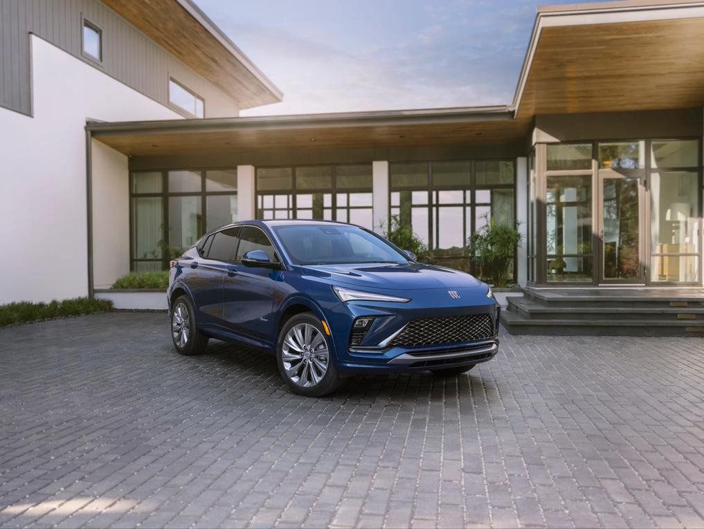 View the 2024 Buick Envista Avenir in Ocean Blue Metallic