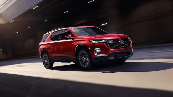2023 Chevrolet Traverse Driving