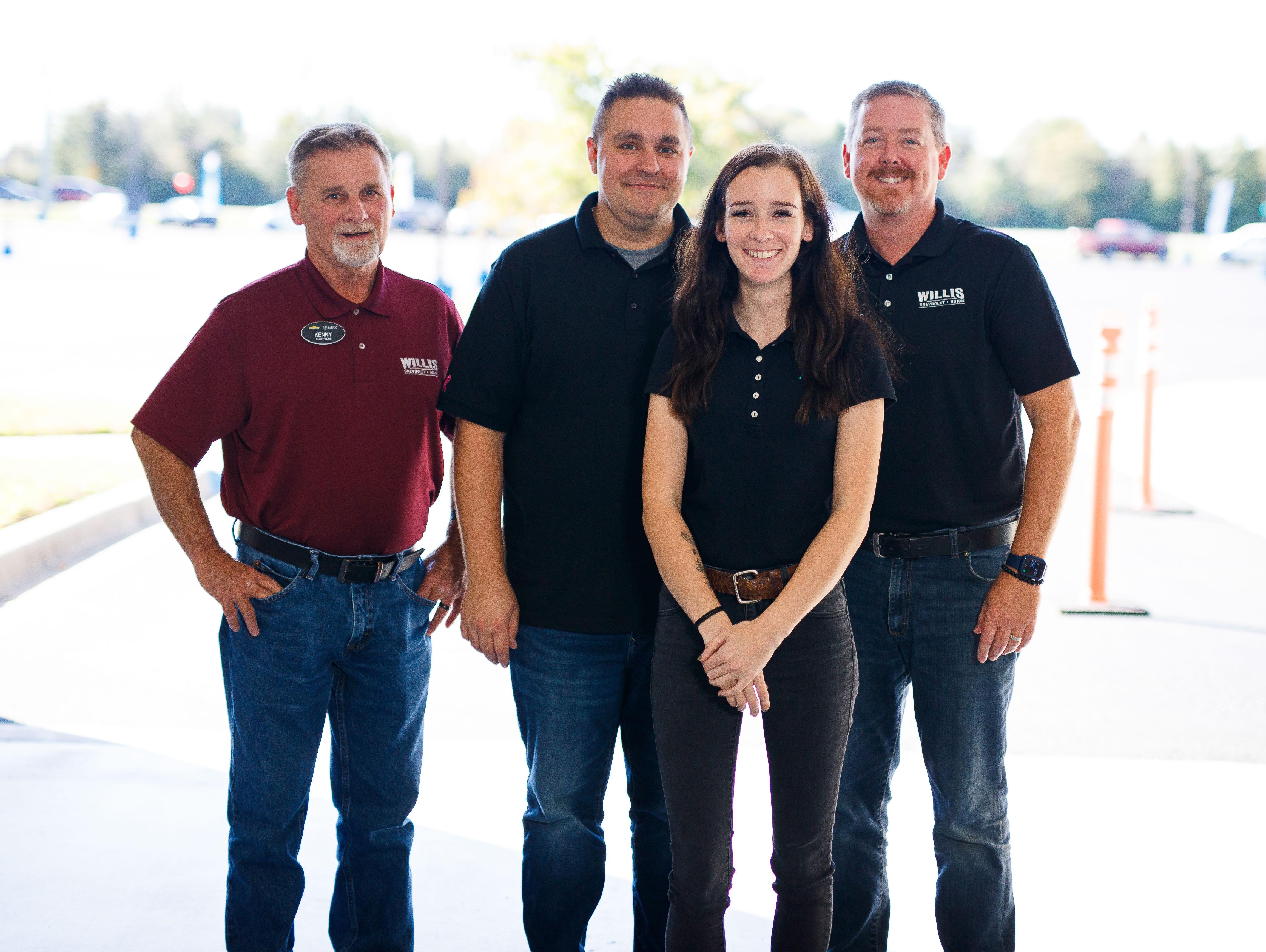 Buick, Chevrolet Certified Service Employee handing keys to women. Buick, Chevrolet Certified Service Employee handing keys to women.