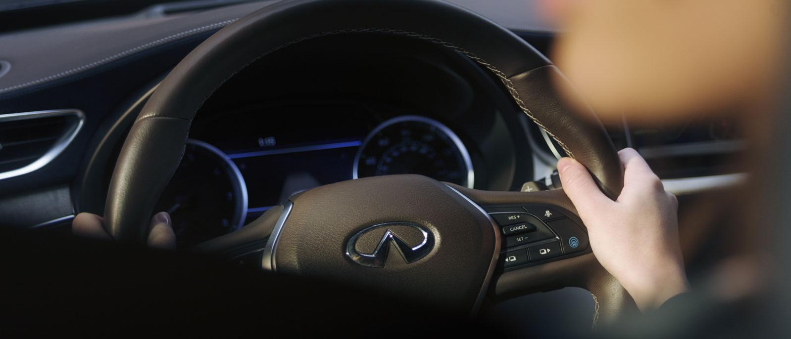 INFINITI cock pit - Cropped view