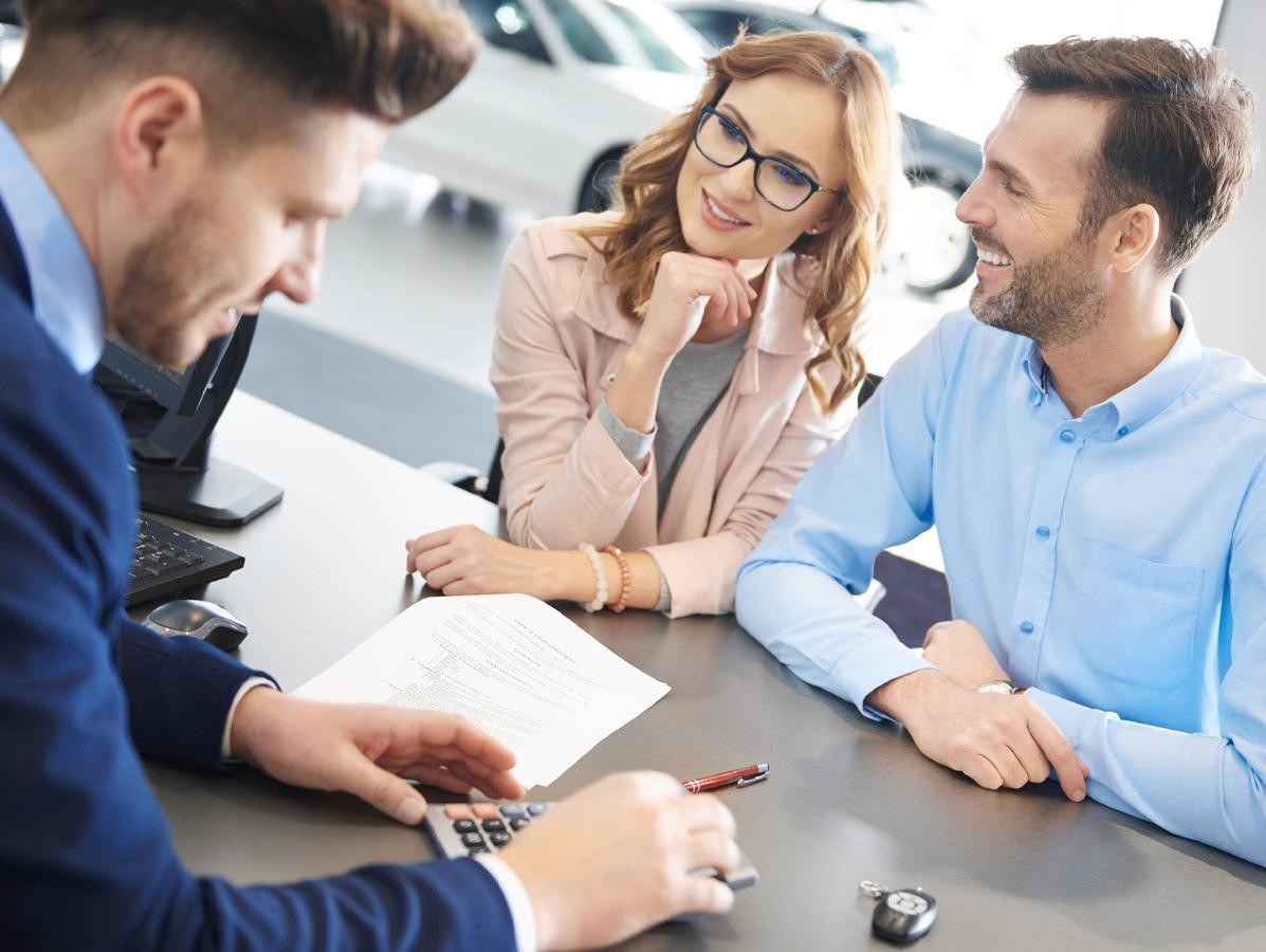 Salesman figuring the car expense