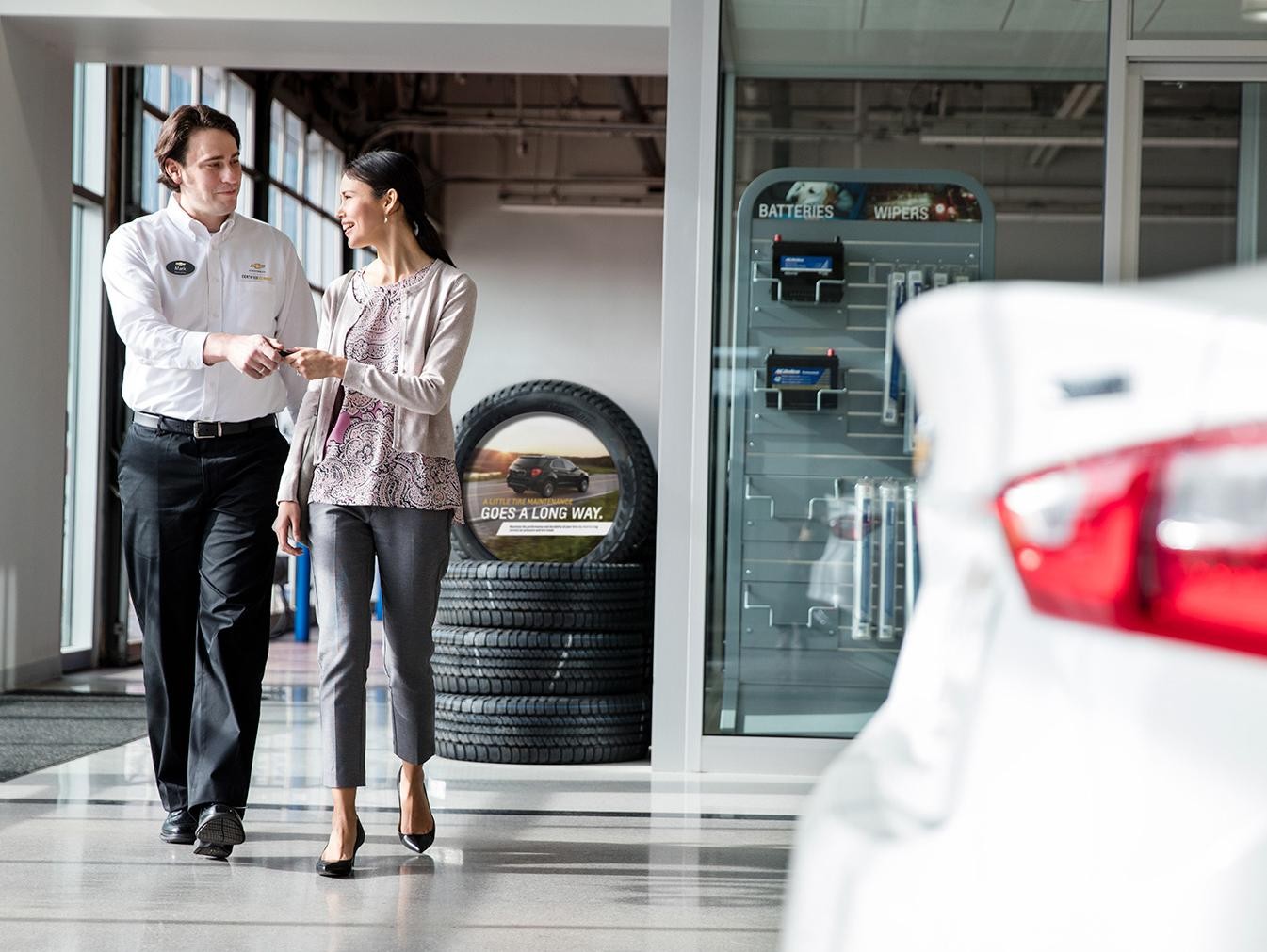Chevrolet Certified Service Employee handing keys to women.